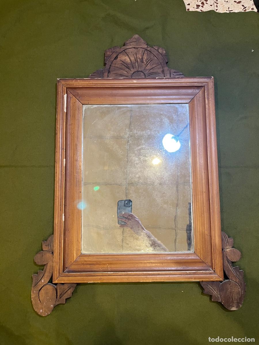 Antig&uuml;edades: Antiguo espejo modernista de madera con luna original &ndash; Finales siglo XIX principios XX