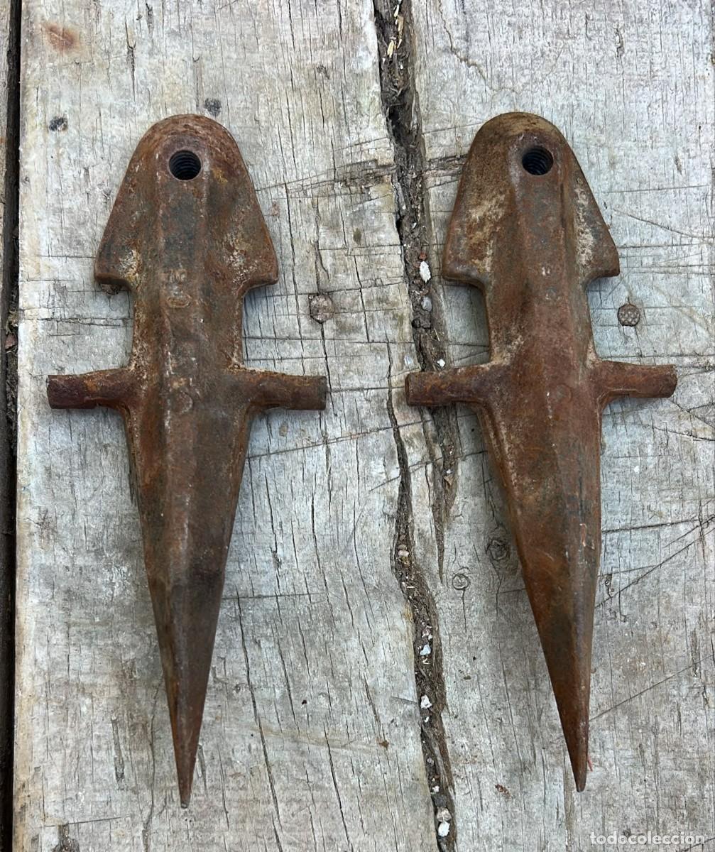 Antig&uuml;edades: DIENTES DE COSECHADORA ANTIGUOS DE 20 CMS. LONGITUD - Foto 1