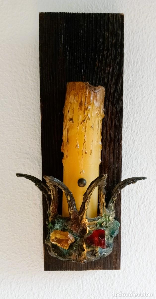 Antig&uuml;edades: CANDELABRO DE PARED, DE LATON Y MADERA - Foto 1