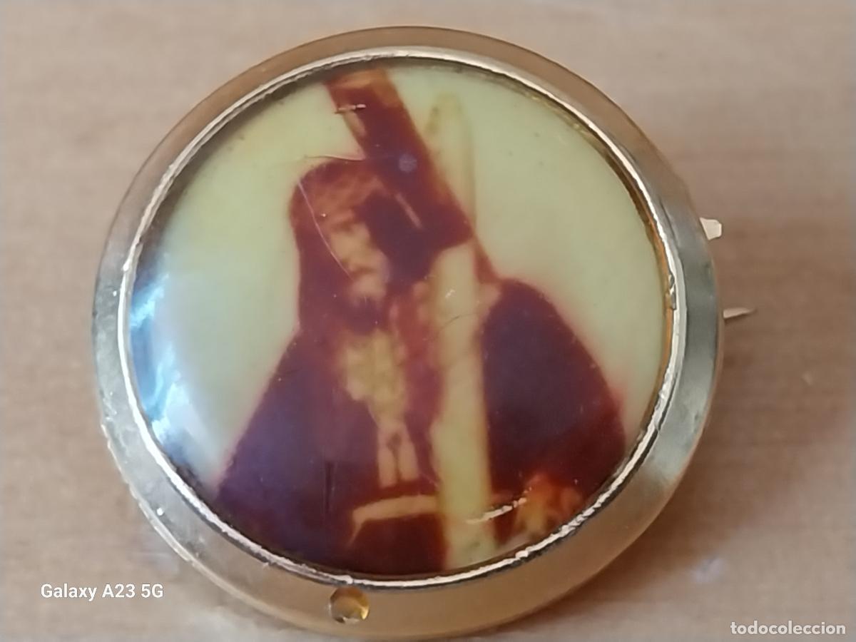 Antig&uuml;edades: CRISTO CRUZ A CUESTAS INSIGNIA BROCHE GOTA METAL DORADO 2.12CMS ORIGINAL VINTAGE