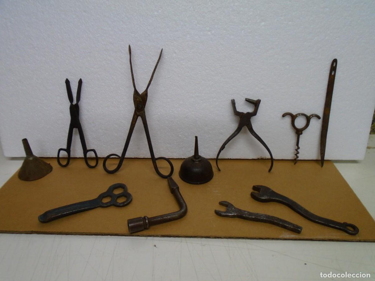 Antig&uuml;edades: ANTIGUO LOTE DE HERRAMIENTAS E UTENSILIOS DE HIERRO Y FORJA,VER FOTOS.