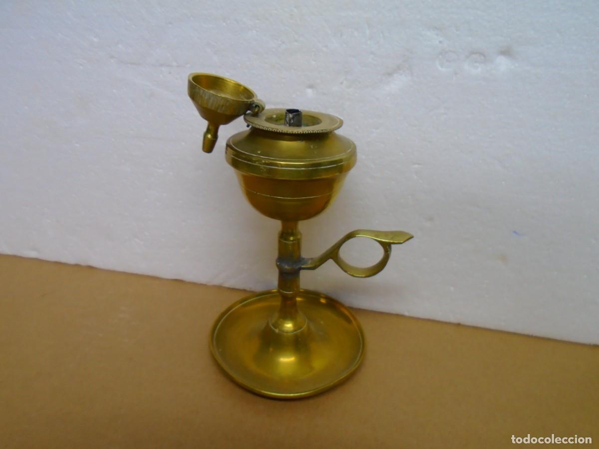 Antig&uuml;edades: ANTIGUA LAMPARA DE ACEITE/CAPUCHINA EN BRONCE.17 CM ALTURA TOTAL.