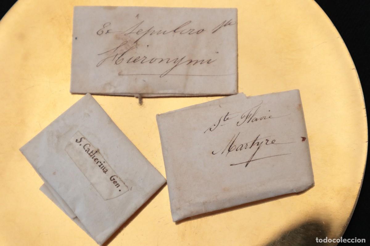 Antig&uuml;edades: Tres relicarios: Sta. Flavia, Sta Catalina de G&eacute;nova y Del sepulcro de san Jer&oacute;nimo.