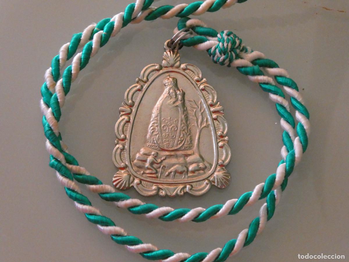 Antig&uuml;edades: MEDALLA MEDALL&Oacute;N RELIGIOSO. APARICI&Oacute;N DE LA VIRGEN DE LA CABEZA. AND&Uacute;JAR JAEN. 90GR