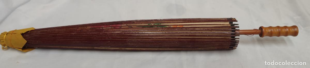 Antig&uuml;edades: ANTIGUA SOMBRILLA ASIATICA O CHINA DE BAMBU Y PAPEL TIPO PERGAMINO PINTADO, PARASOL