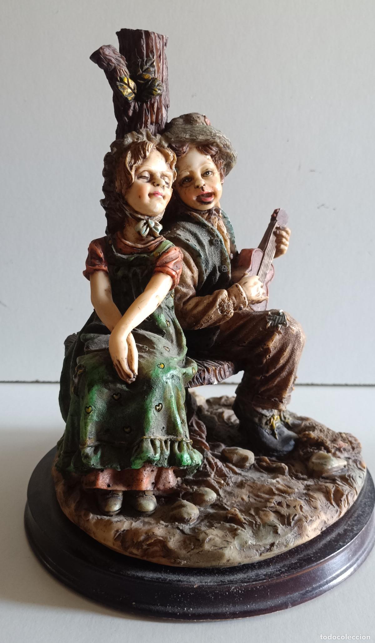 Antig&uuml;edades: figura de resina con peana - Foto 2