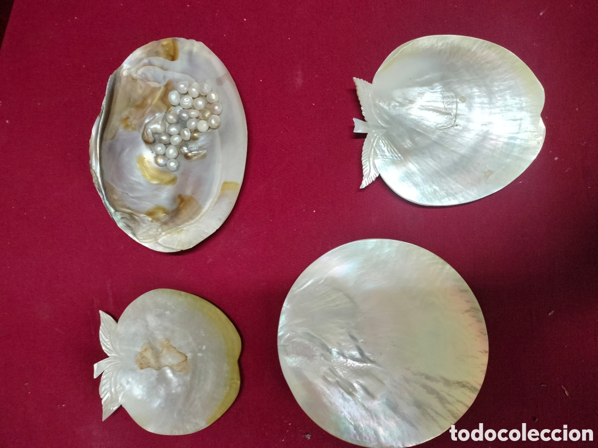 Antig&uuml;edades: Lote de conchas nacarada con perlas y varios objetos de n&aacute;car. Todo natural
