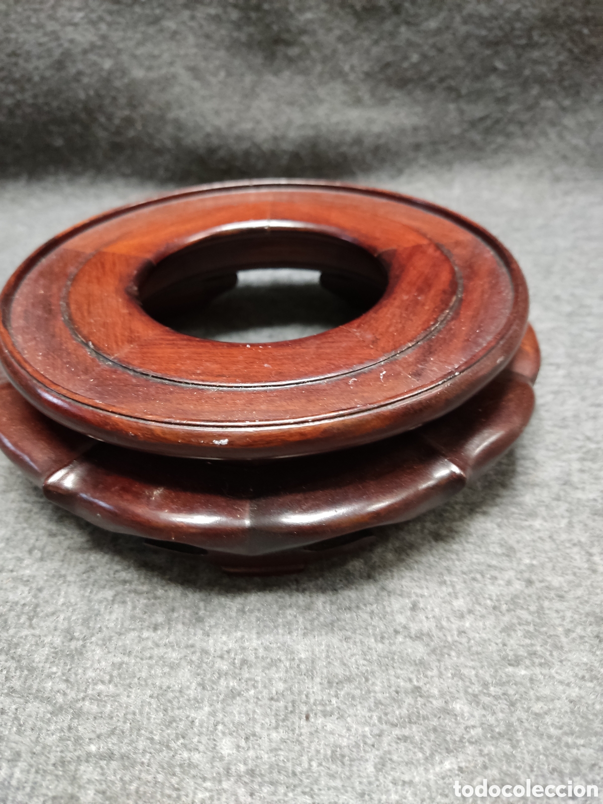Antig&uuml;edades: Soporte o peana circular de madera tallada de estilo oriental (chino),
