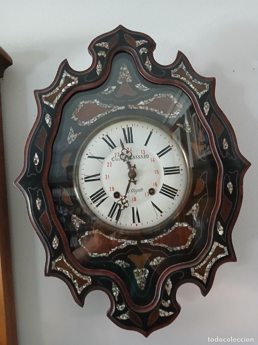 Antig&uuml;edades: Antiguo reloj de pared Morez ojo de buey