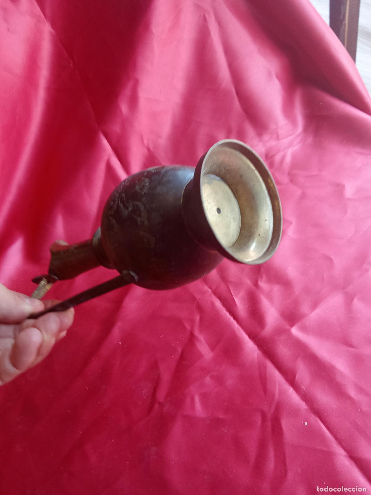 Antig&uuml;edades: Jarron con asa repujado de lat&oacute;n V.14 - Foto 4