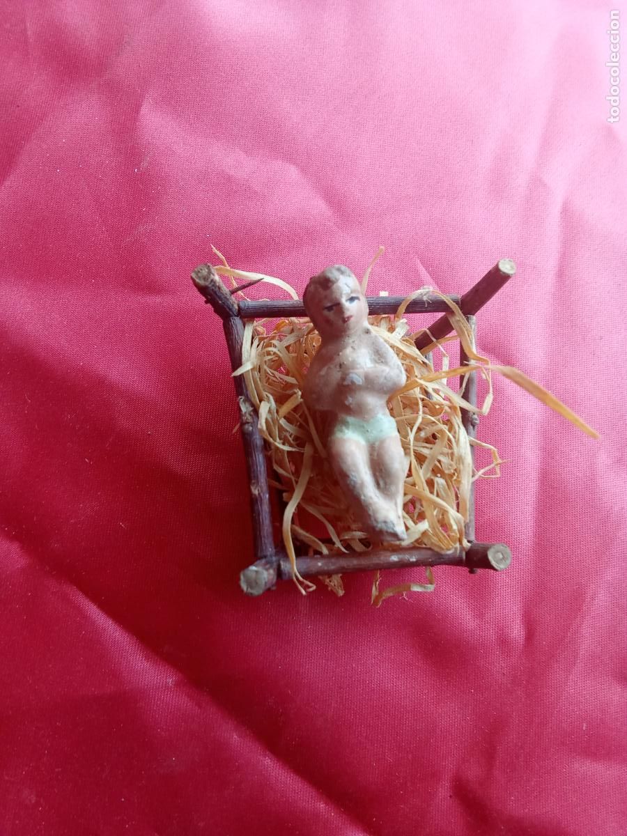 Antig&uuml;edades: Antigua figura del ni&ntilde;o Jes&uacute;s de barrio con cuna. Rinconera