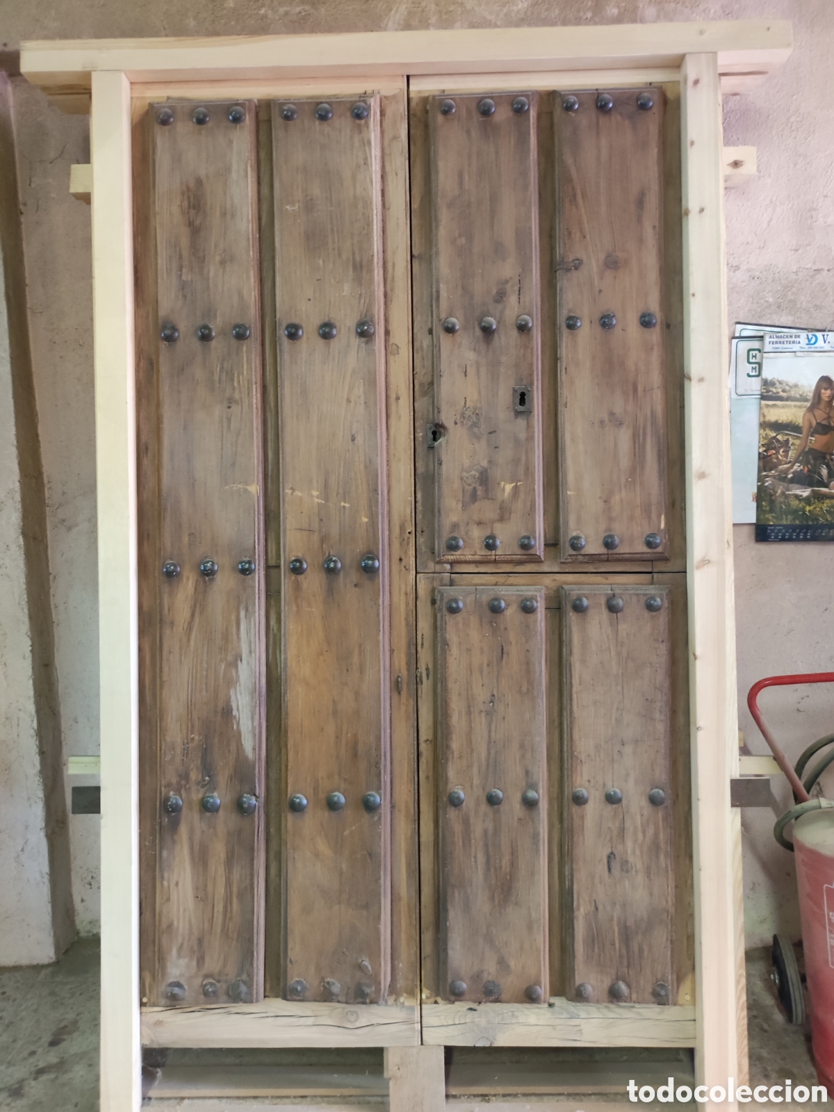 Antig&uuml;edades: Port&oacute;n de dos hojas con una distribuida en dos partes