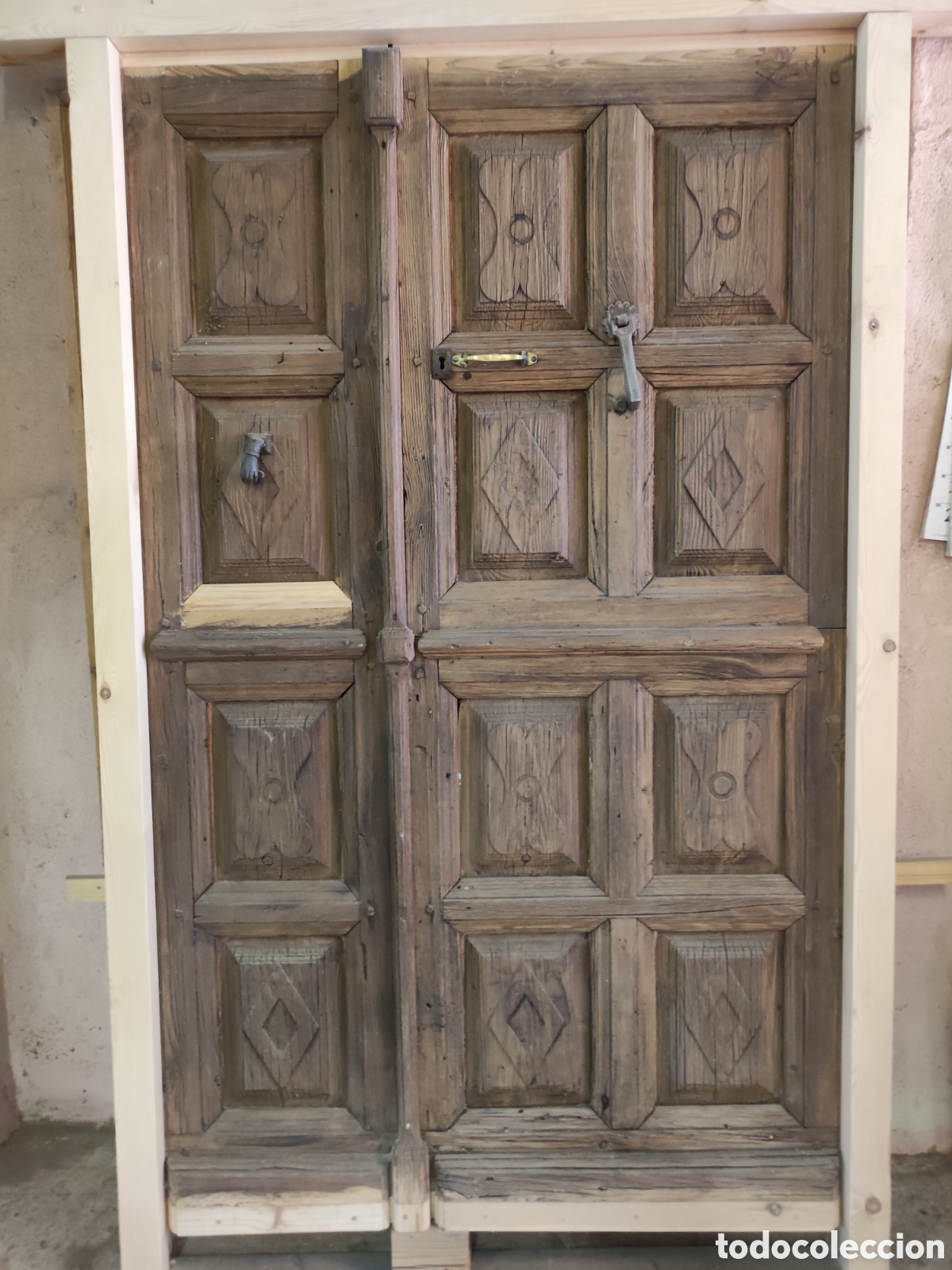 Antig&uuml;edades: Port&oacute;n dos hojas una de ellas postiguillo partida completo