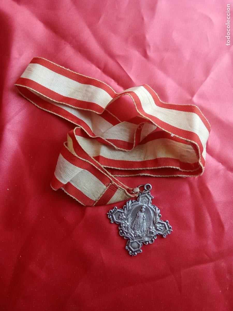 Antig&uuml;edades: Antigua medalla del ni&ntilde;o Jes&uacute;s de Praga. Rinconera