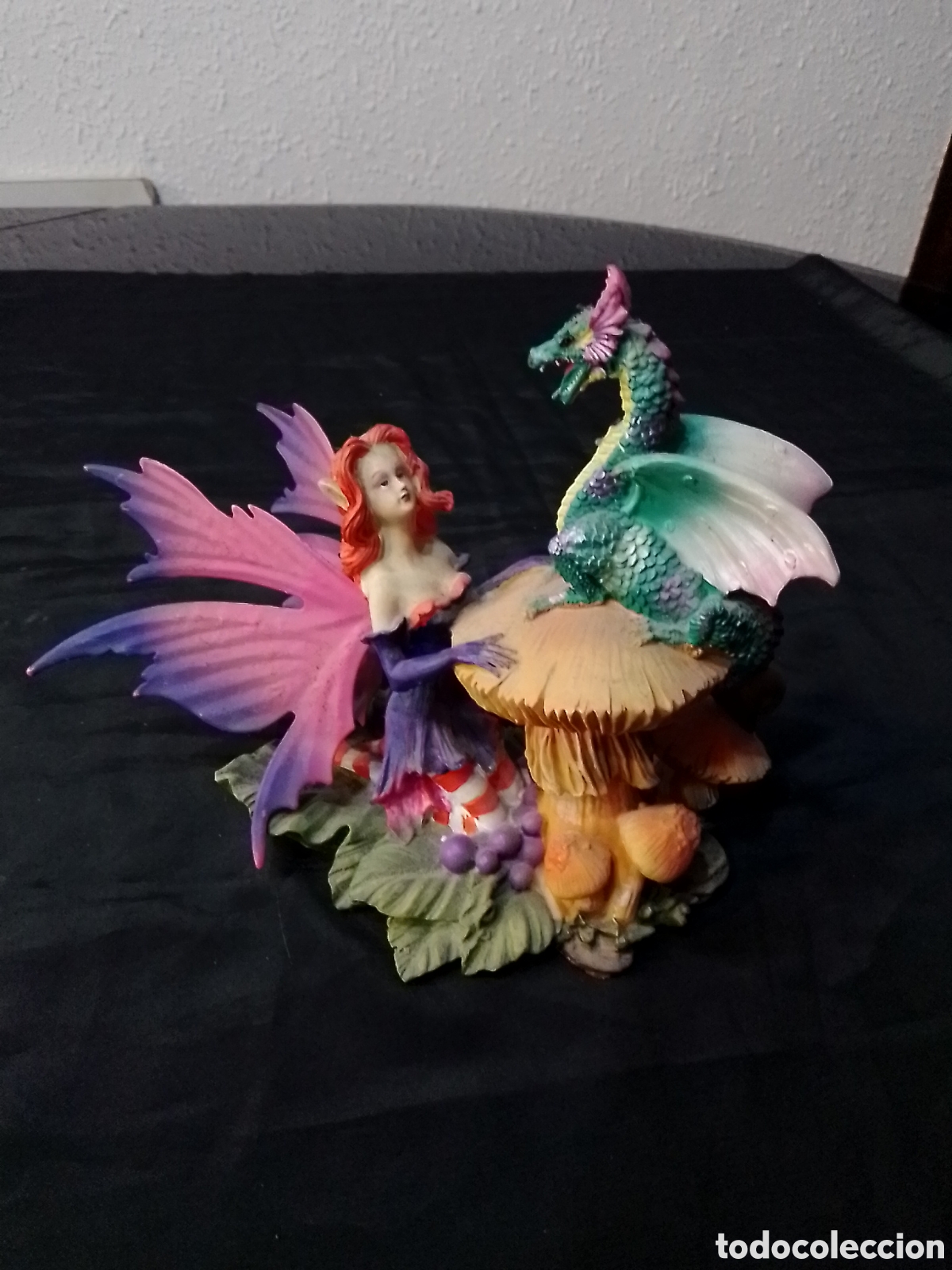 Antig&uuml;edades: Figura de hada y drag&oacute;n - Foto 1