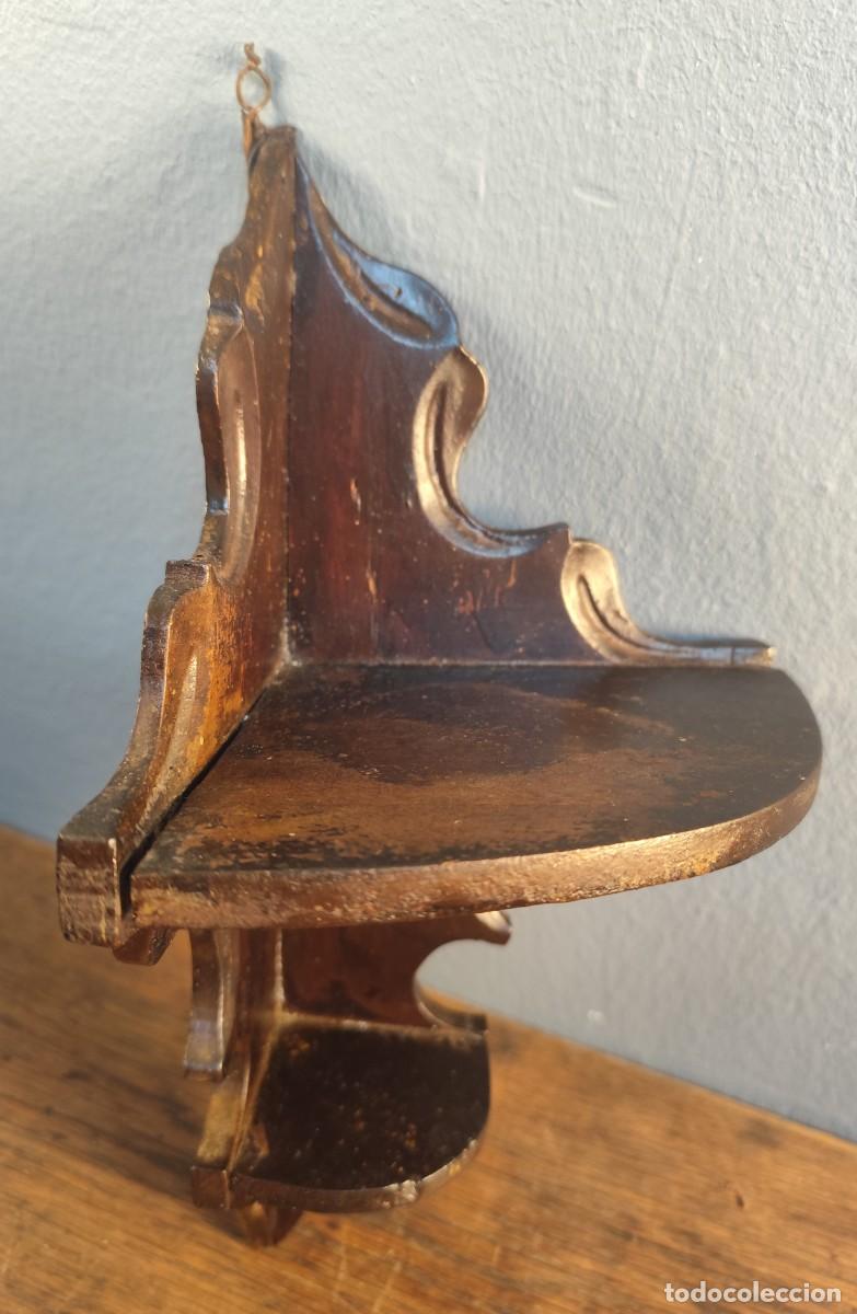 Antig&uuml;edades: Estanter&iacute;a rinconera isabelina