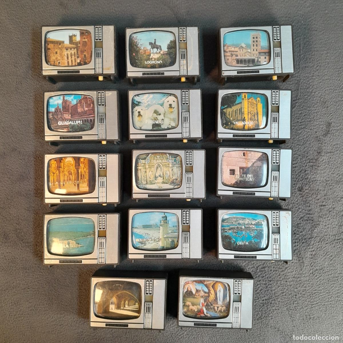 Antig&uuml;edades: LOTE DE 14 MINIATURAS EN FORMA DE TELEVISOR CON VISOR DE DIAPOSITIVAS TUR&Iacute;STICAS. SIGLO XX