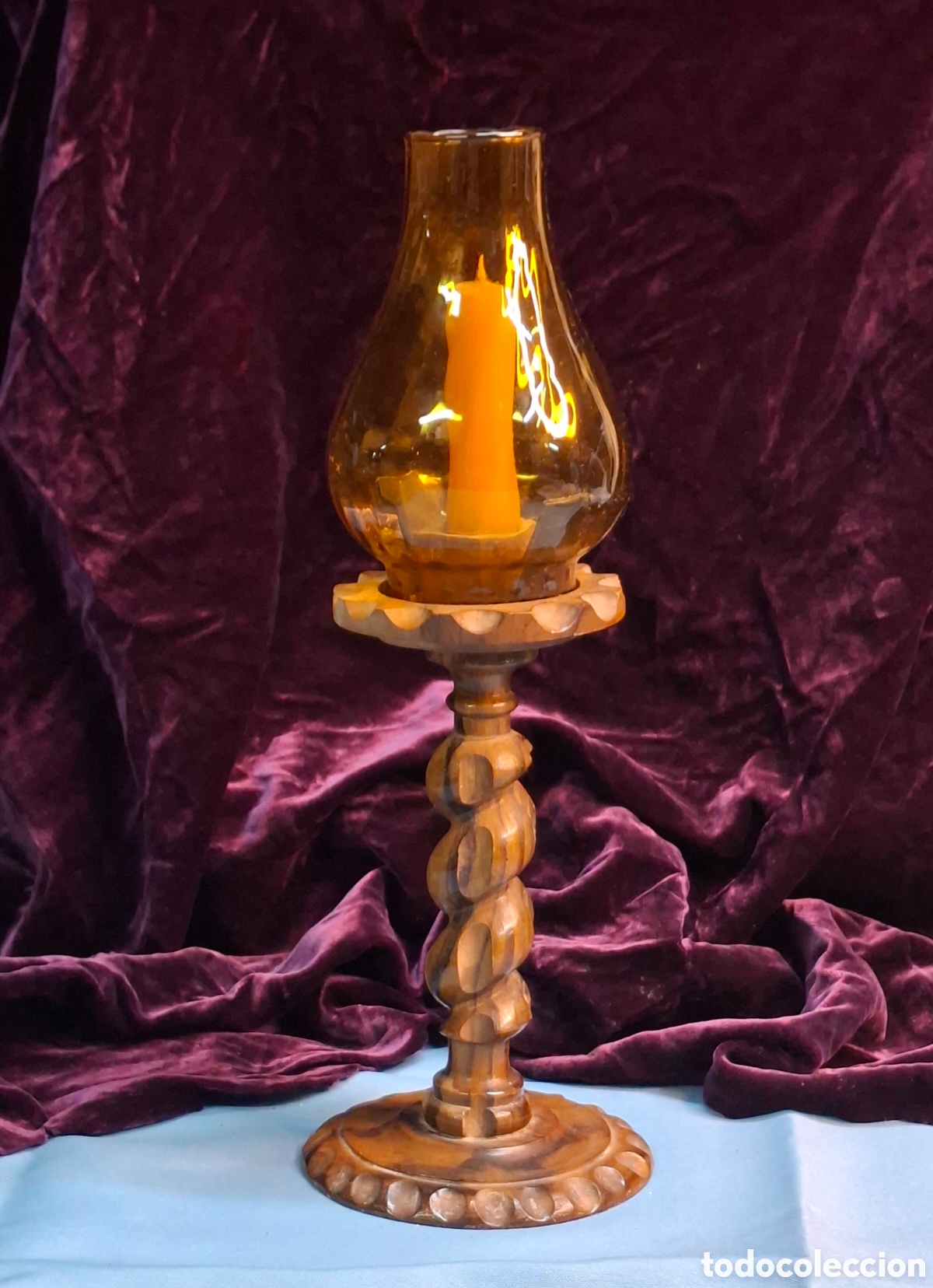 Antig&uuml;edades: Candelabro de madera tallada con tulipa &aacute;mbar - Foto 1