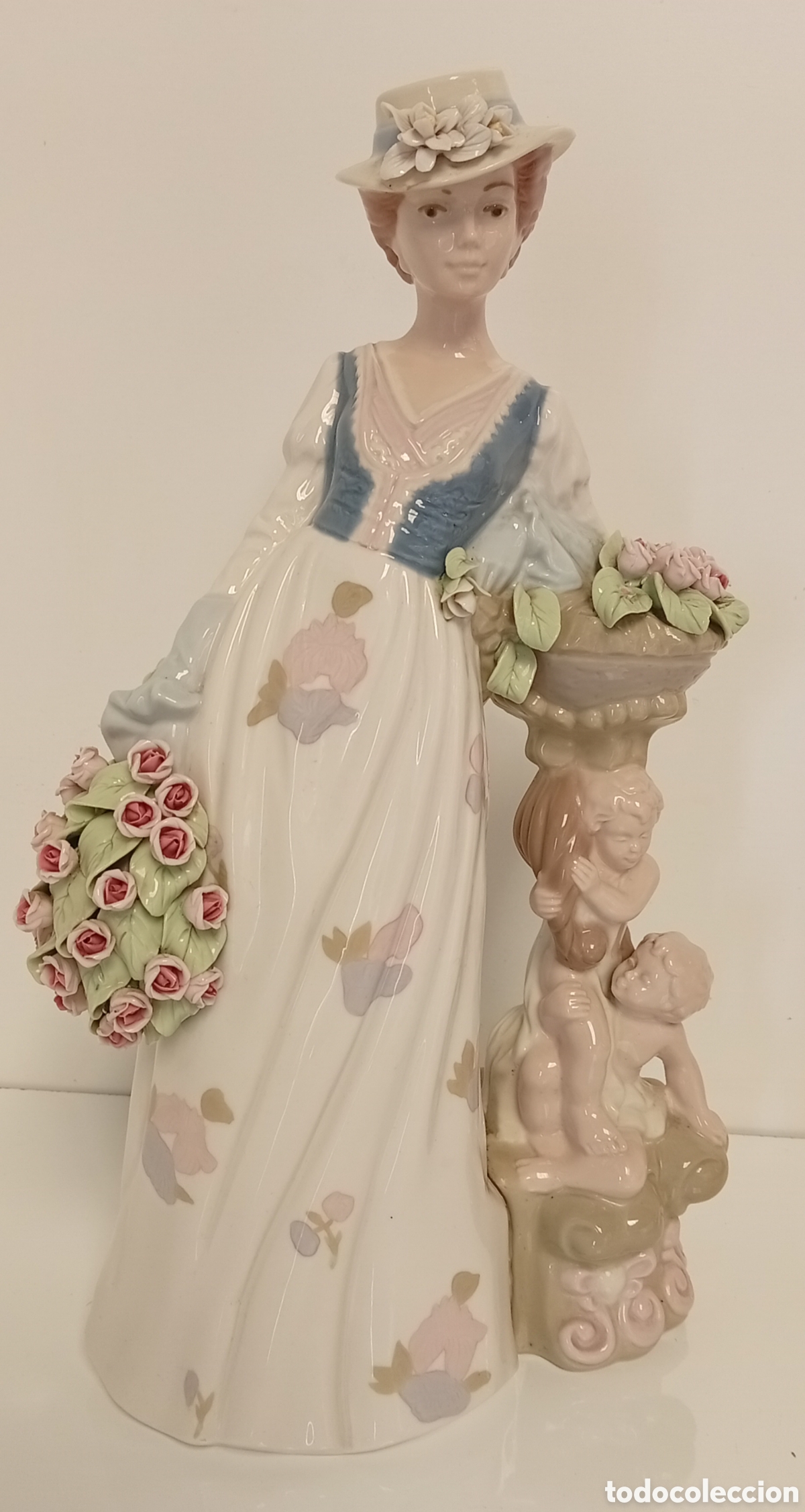 Antig&uuml;edades: FIGURA DE PORCELANA NADAL MUJER CON FLORES