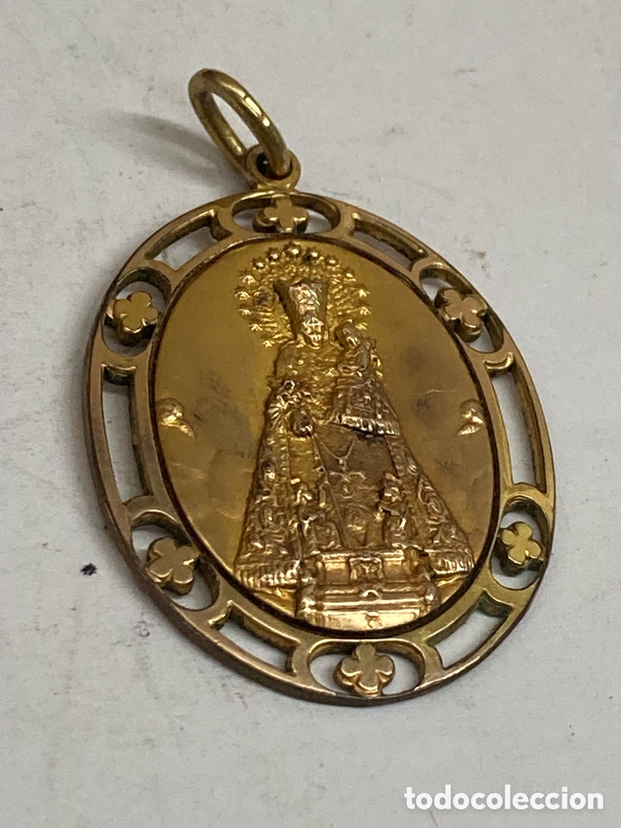 Antig&uuml;edades: Medalla religiosa dorado C636