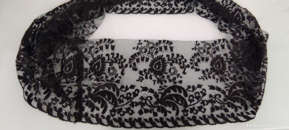Antig&uuml;edades: ANTIGUO VOLANTE DE ENCAJE / BLONDA NEGRA FLORA - 180 cm x 25 cm -INDUMENTARIA TRADICIONAL.
