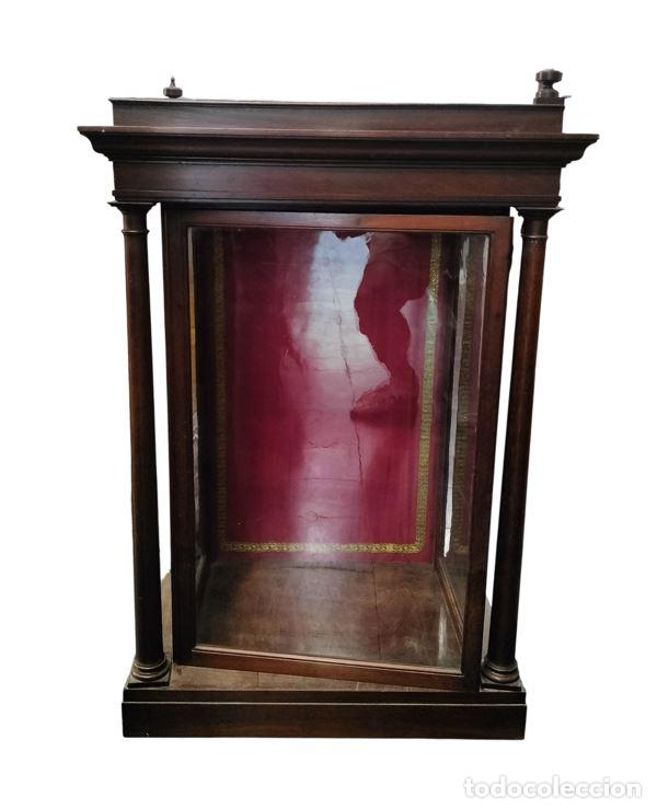 Antig&uuml;edades: ANTIGUA CAPILLA PARA SANTO DE ESTILO ISABELINO. MADERA. ESPA&Ntilde;A. SIGLO XIX.