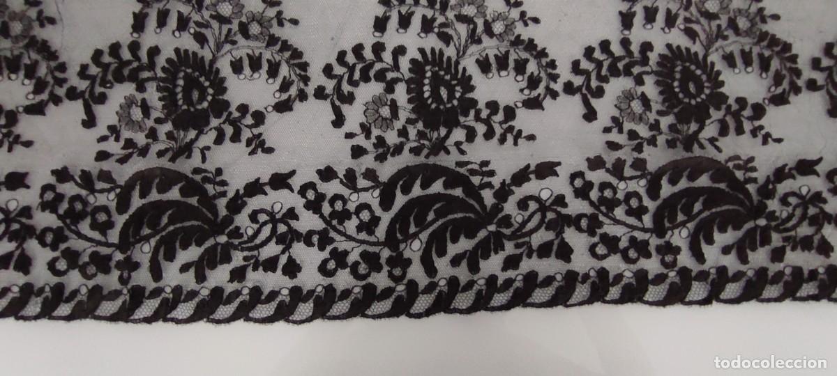Antig&uuml;edades: ANTIGUO VOLANTE DE ENCAJE / BLONDA NEGRA FLORAL PARA MANTILLA O VESTIDO - 185 x 25 cm