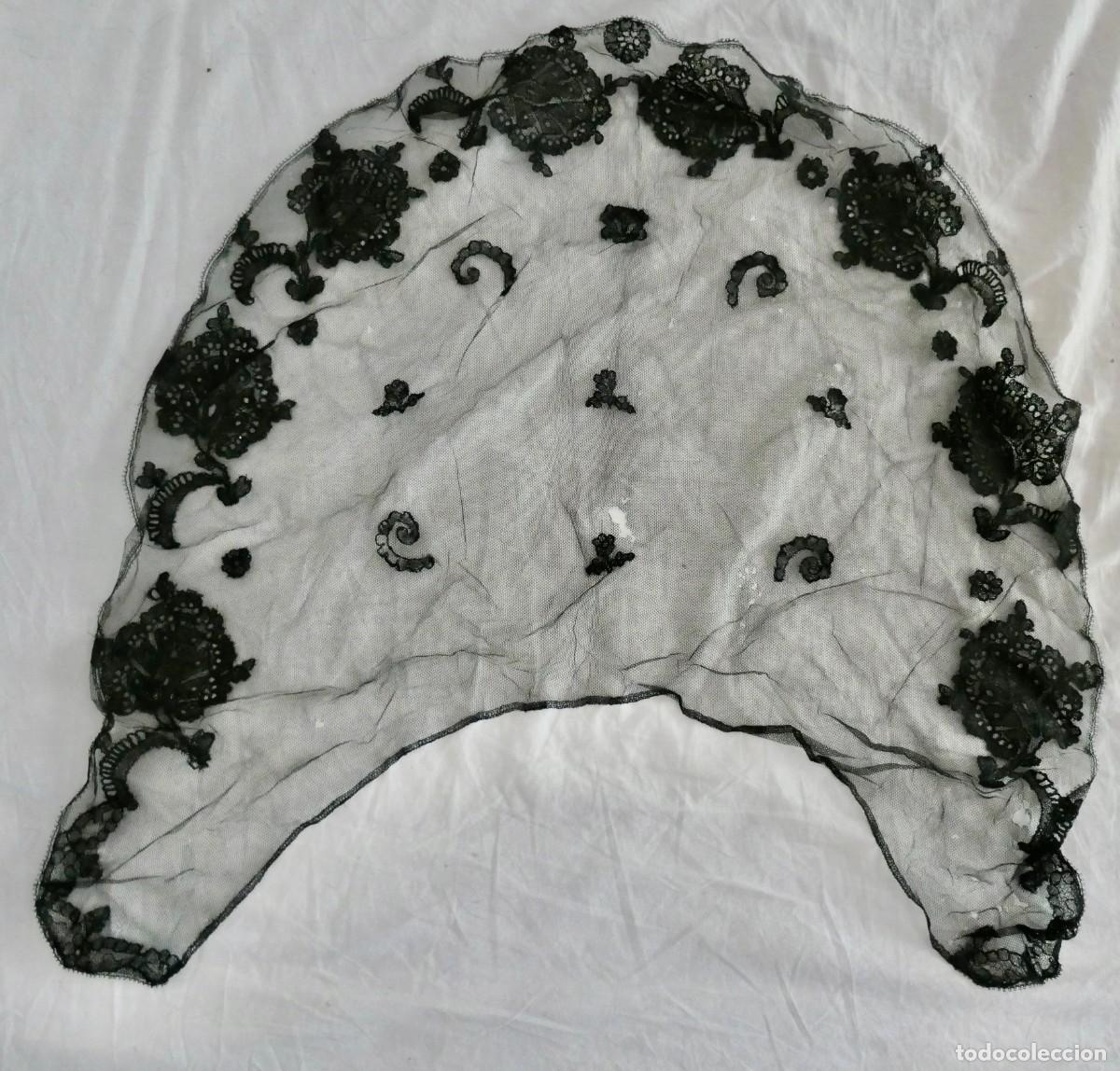 Antig&uuml;edades: ANTIGUA MANTILLA CORTA / TOCADO DE TUL Y ENCAJE NEGRO S. XX - ROSTRILLO VIRGEN / MISA
