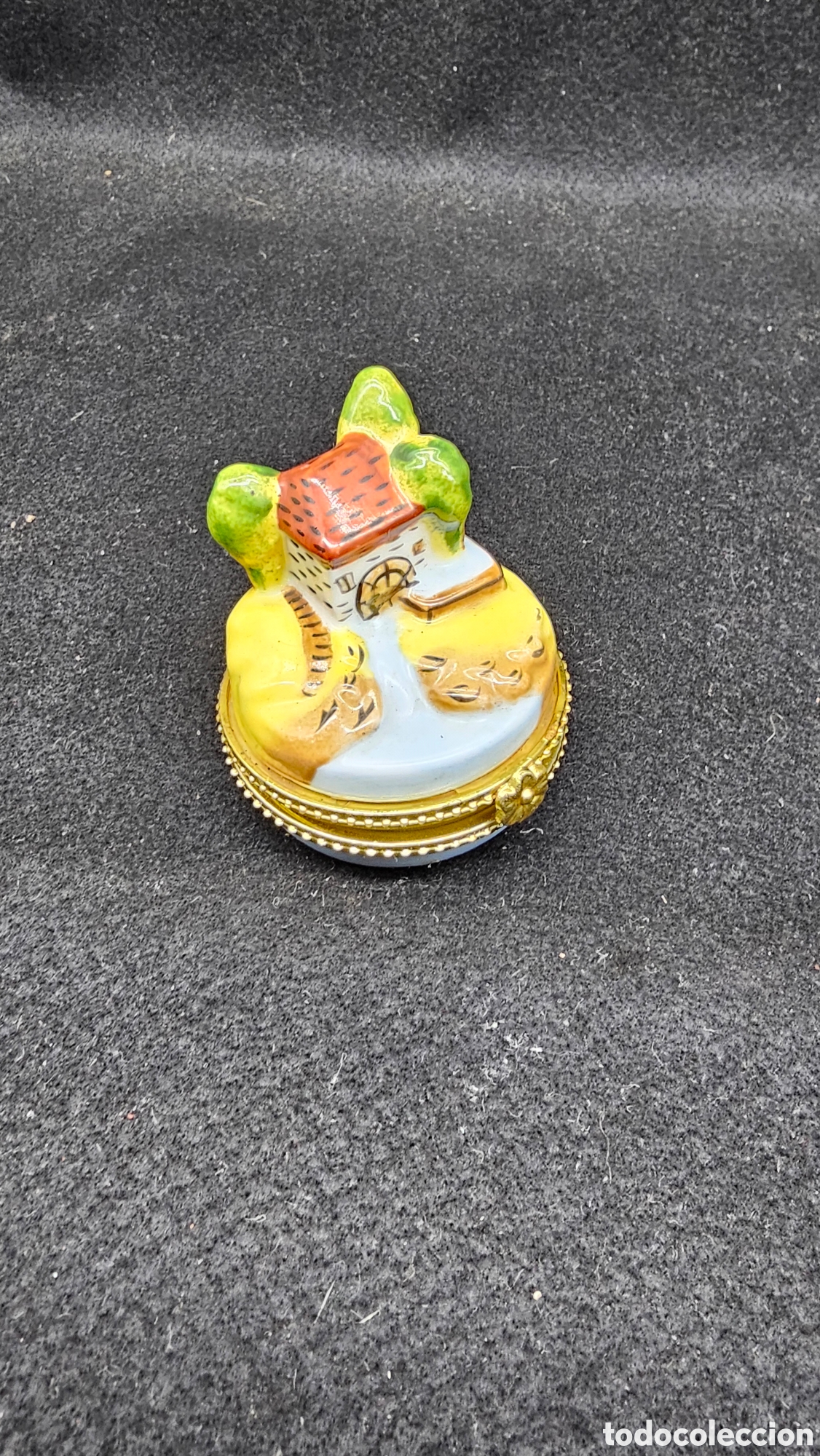 Antig&uuml;edades: Cajita de porcelana de colecci&oacute;n