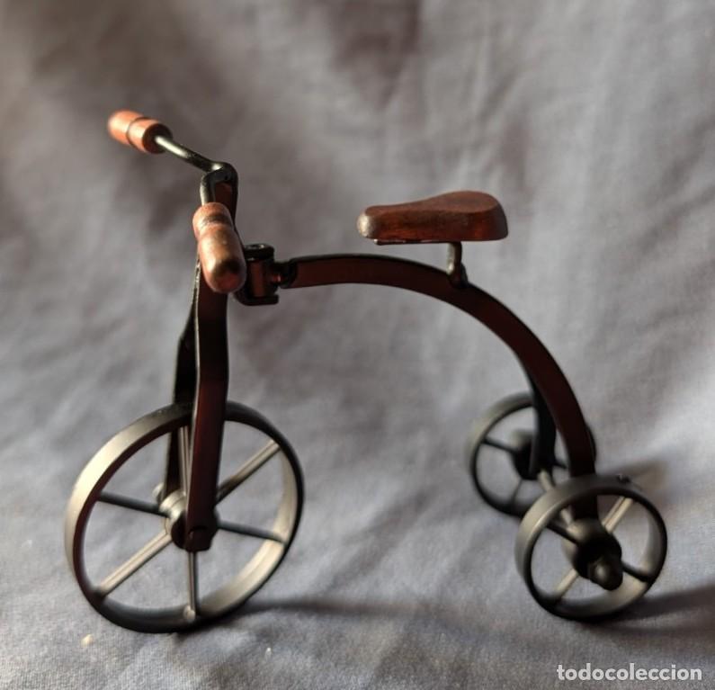 Antig&uuml;edades: Miniatura triciclo antiguo de metal decoraci&oacute;n vintage estilo industrial