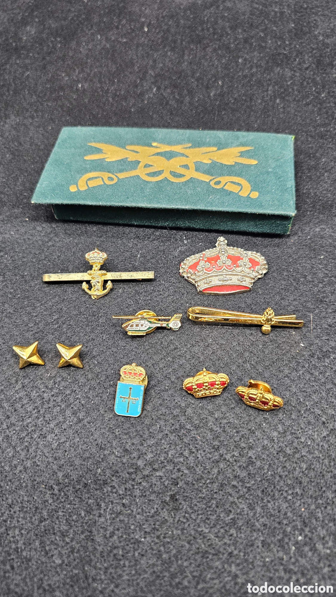 Antig&uuml;edades: Lote variado art&iacute;culos militar