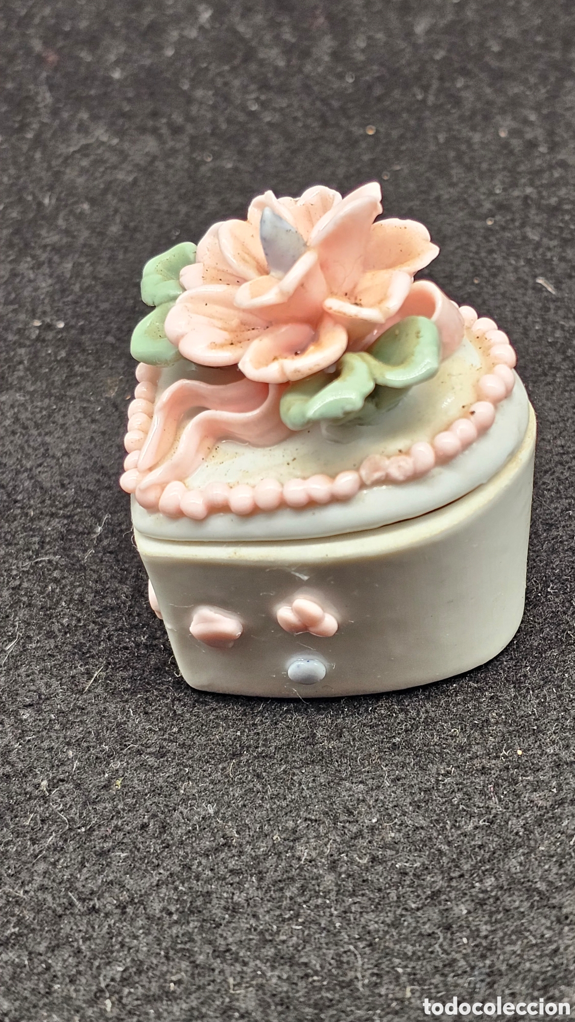 Antig&uuml;edades: Cajita de porcelana de colecci&oacute;n