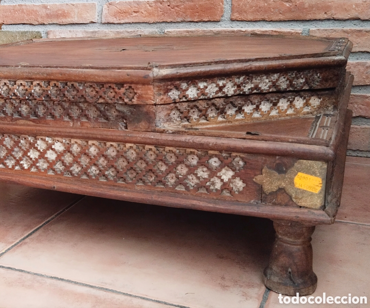 Antig&uuml;edades: Mesa de centro octogonal colonial. Principios S. XX - Foto 2
