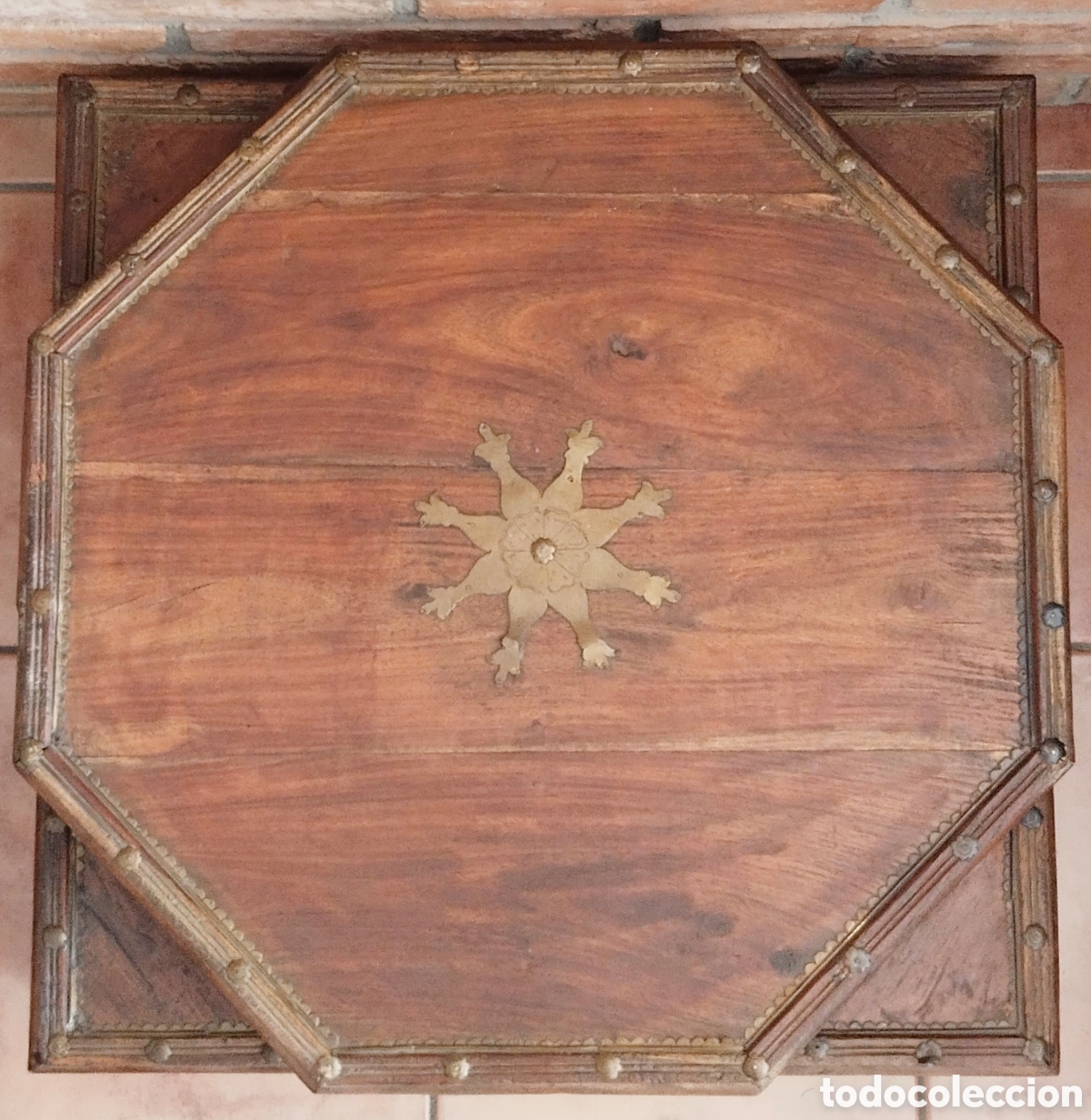 Antig&uuml;edades: Mesa de centro octogonal colonial. Principios S. XX - Foto 5
