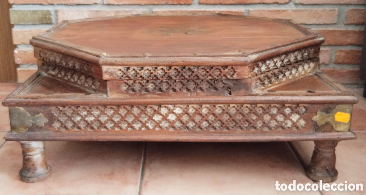 Antig&uuml;edades: Mesa de centro octogonal colonial. Principios S. XX - Foto 6