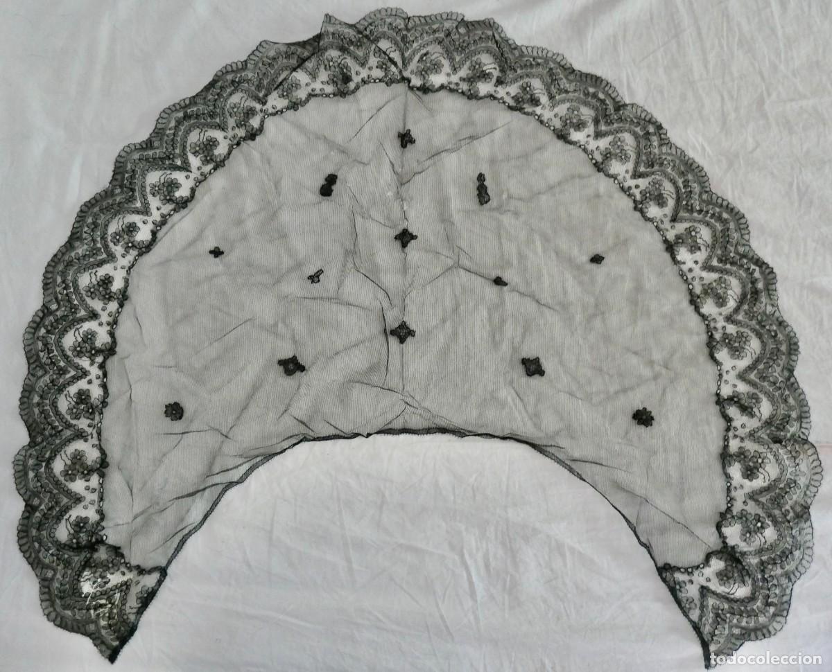 Antig&uuml;edades: ANTIGUO VELO DE MISA / PUCHUELA TUL NEGRO CON BLONDA FESTONEADA - ROSTRILLO VIRGEN S. XX (ETIQUETA)