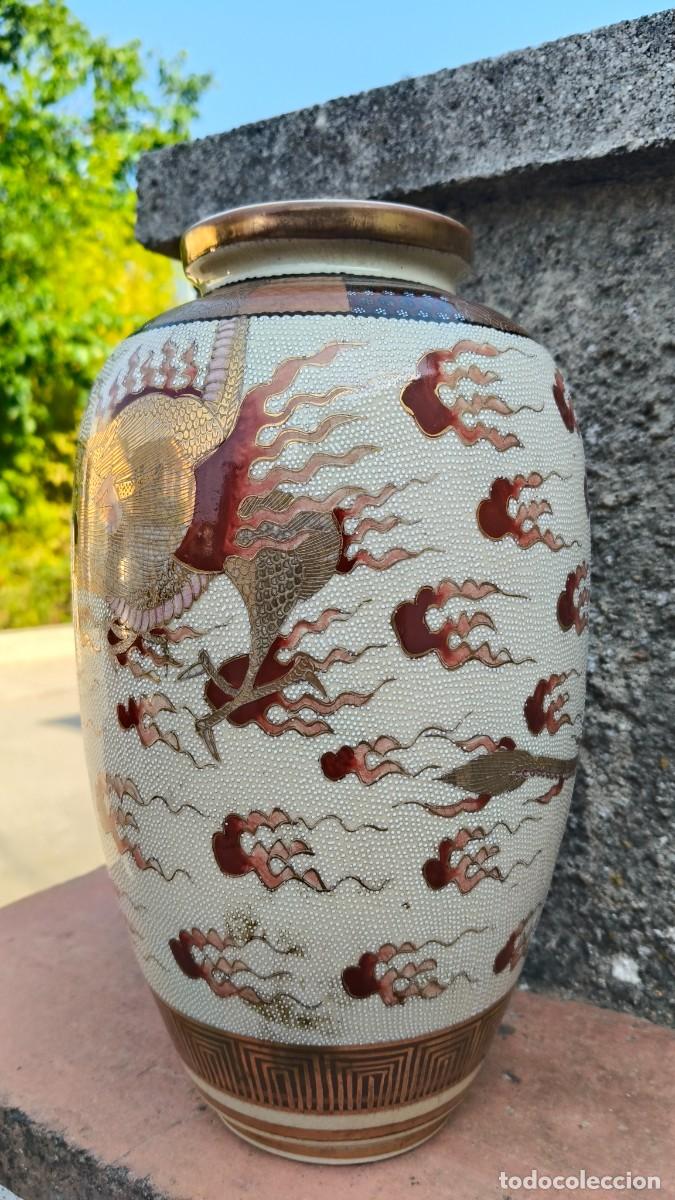 Antig&uuml;edades: Jarron Satsuma &rdquo;moriage&rdquo; dragon p&eacute;riode Meiji 1890 1910 firmado