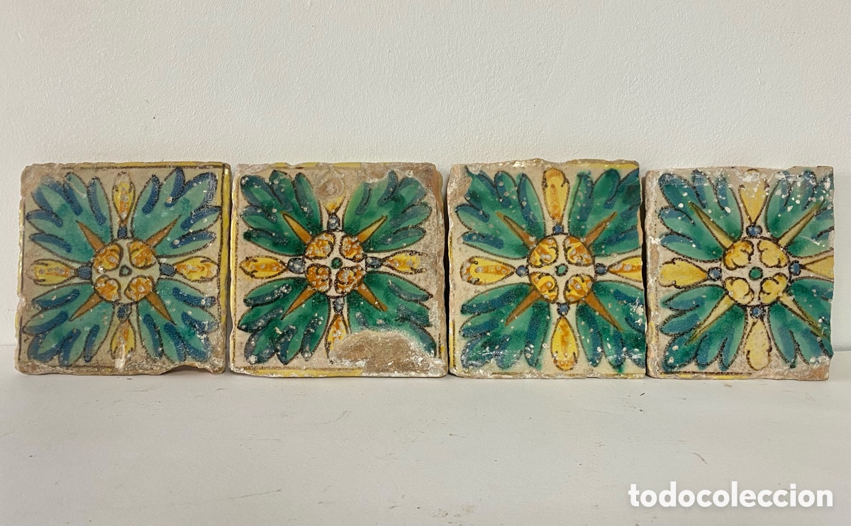 Antig&uuml;edades: Conjunto de 4 azulejos de cer&aacute;mica de Valencia manises del Siglo XVIII