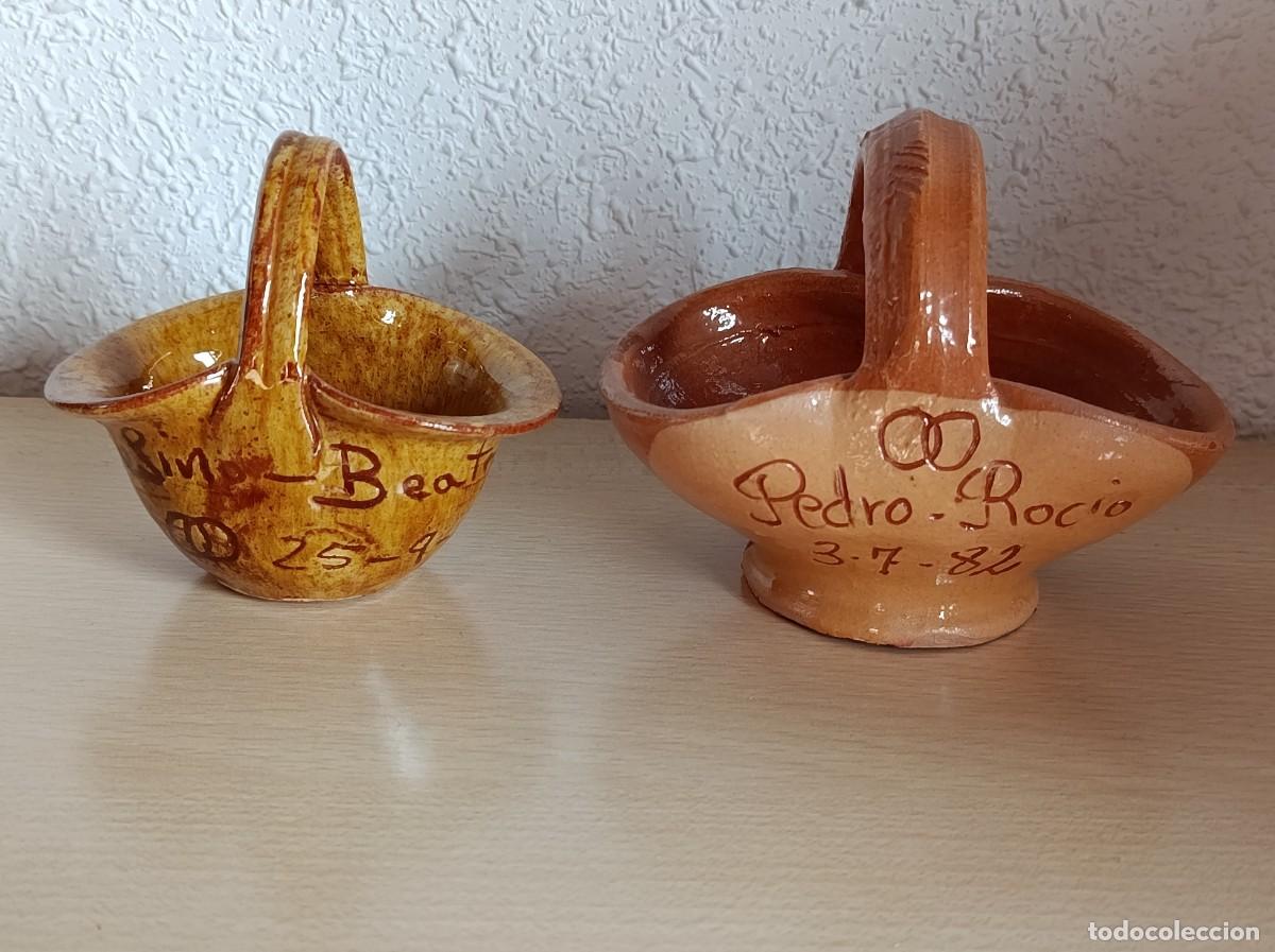 Antig&uuml;edades: Lote 2 cestas de barro varios eventos