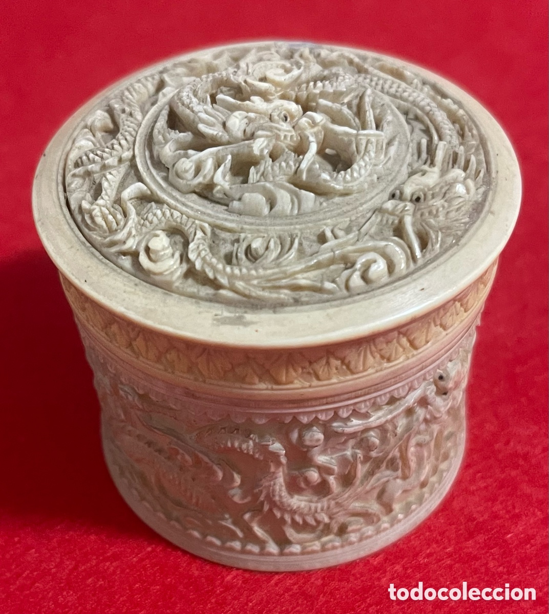 Antig&uuml;edades: Hermosa Caja o bote, antiguo chino, posiblemente de cant&oacute;n, en talla de hueso.
