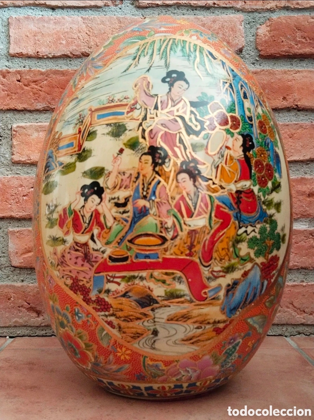 Antig&uuml;edades: Gran huevo de porcelana, estilo Satsuma