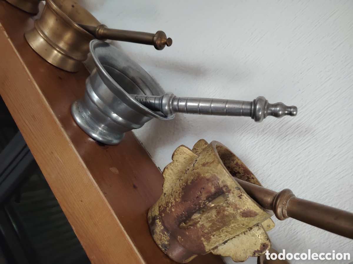 Antig&uuml;edades: 4 almireces de bronce y uno de aluminio - Foto 3