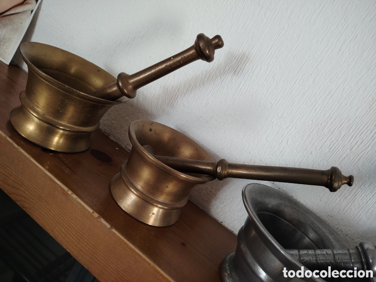 Antig&uuml;edades: 4 almireces de bronce y uno de aluminio - Foto 4