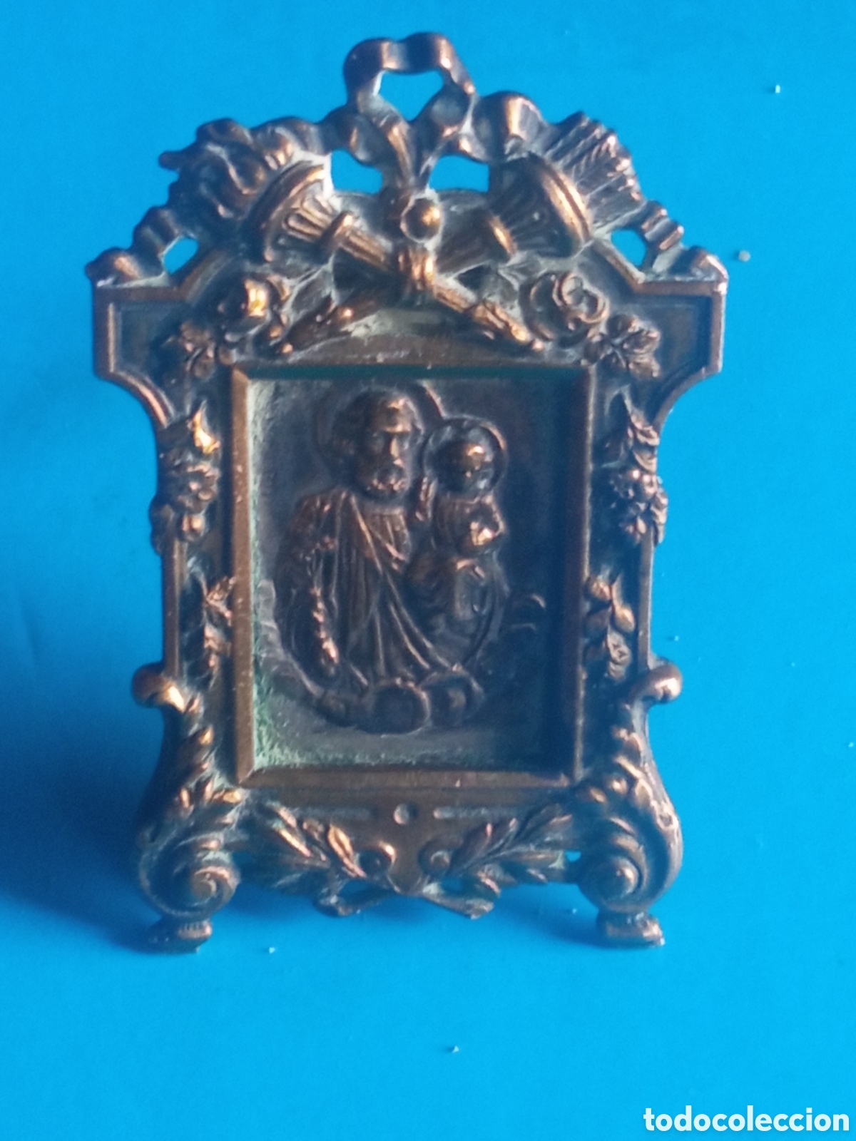 Antig&uuml;edades: Antiguo relicario de metal dorado, mide 50x30mm