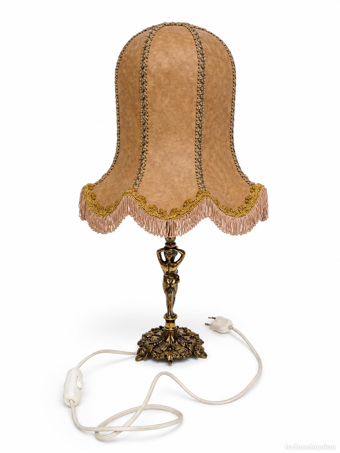 Antig&uuml;edades: L&aacute;mpara de Sobremesa Estilo Art Nouveau - Pie de Bronce - A&ntilde;os 50-70 - Pantalla de Pergamino