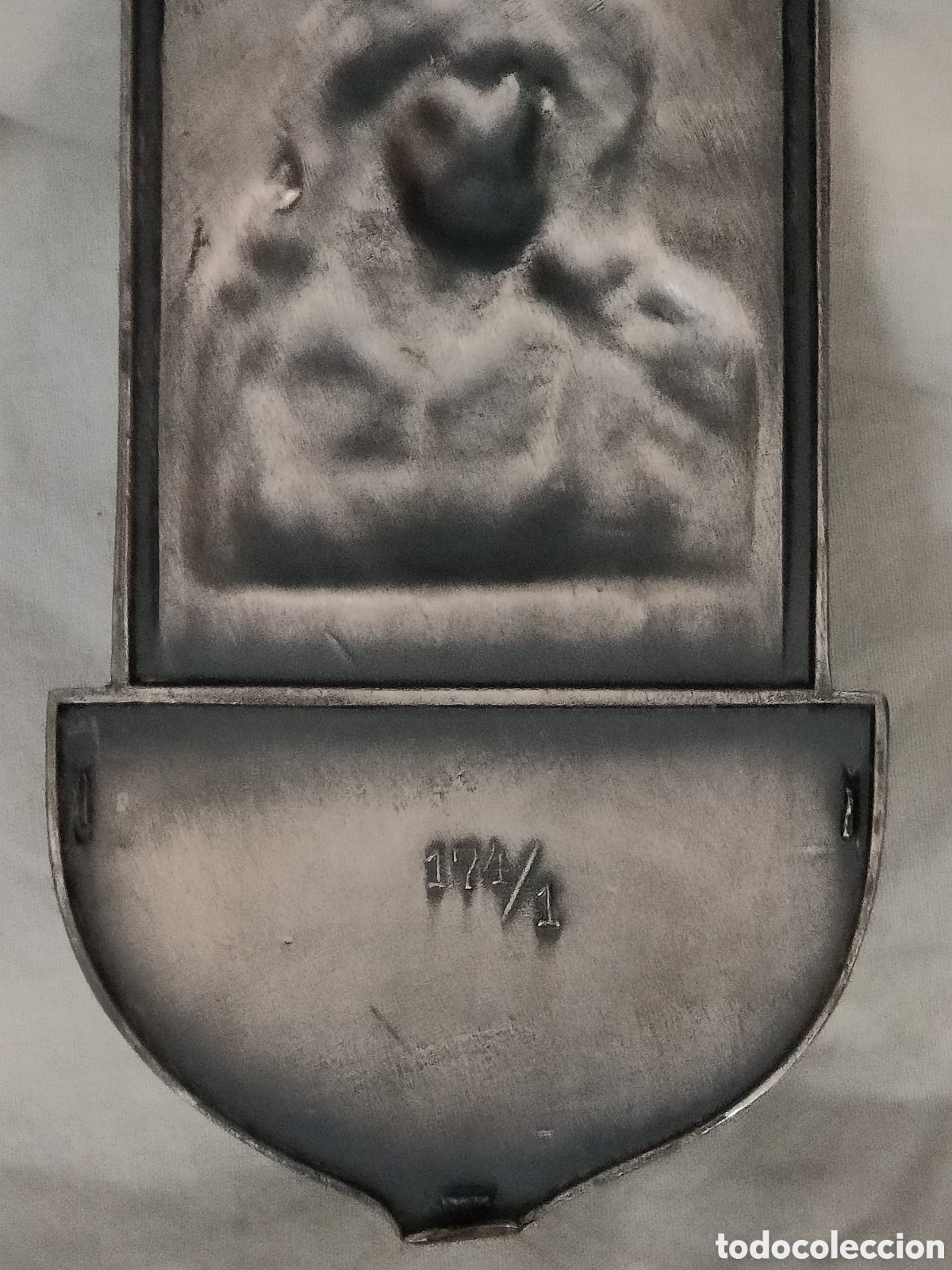 Antig&uuml;edades: Antigua benditera de pared - Foto 9