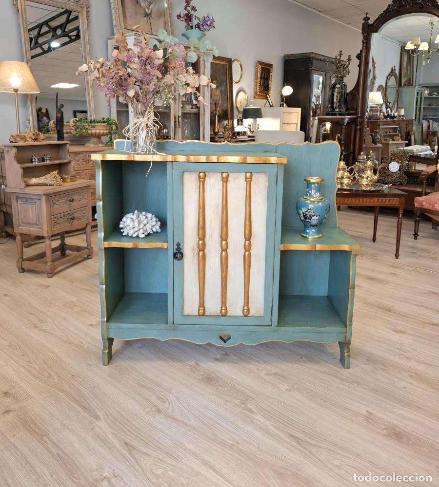 Antig&uuml;edades: Mueble auxiliar de roble patinado en verde