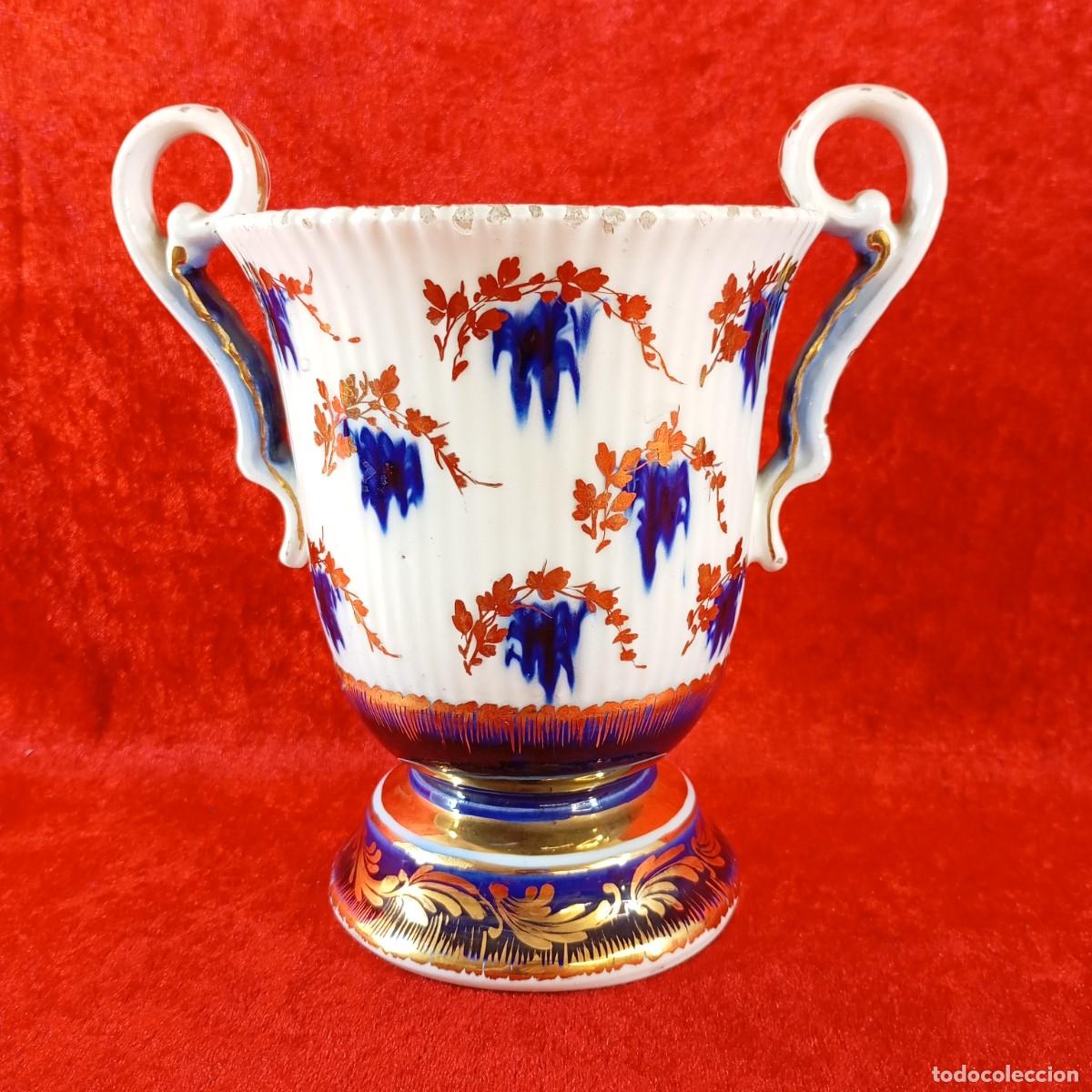 Antig&uuml;edades: PRECIOSO JARRON DE PORCELANA - ESTILO CLASICO - PINTADO A MANO - 18,5 X 18 X 13 CM