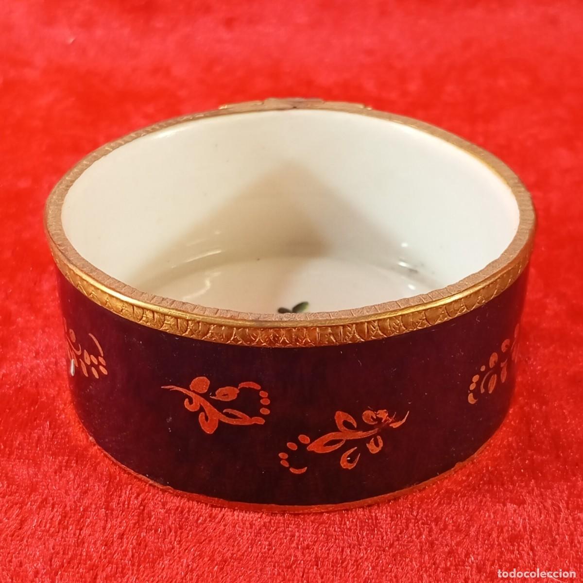 Antig&uuml;edades: PEQUE&Ntilde;A CAJA-JOYERA DE PORCELANA - PINTADA A MANO - SALVADOR MALLOL, SPAIN - 8 X 3,5 CM