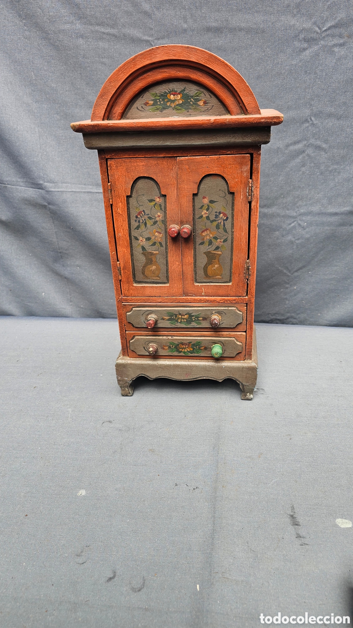 Antig&uuml;edades: Armario / joyero peque&ntilde;o de madera d&eacute;cada de los 90